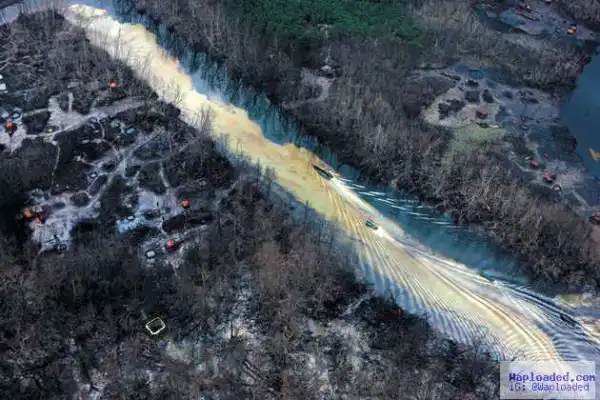 President Buhari Begins Niger Delta Oil Spill Cleaning